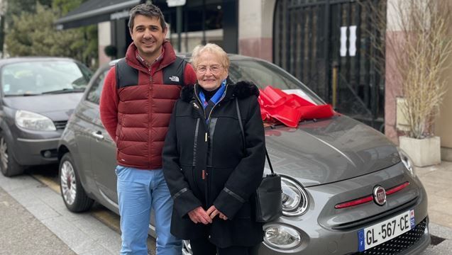 À 92 ans, elle remporte une voiture en achetant une galette
